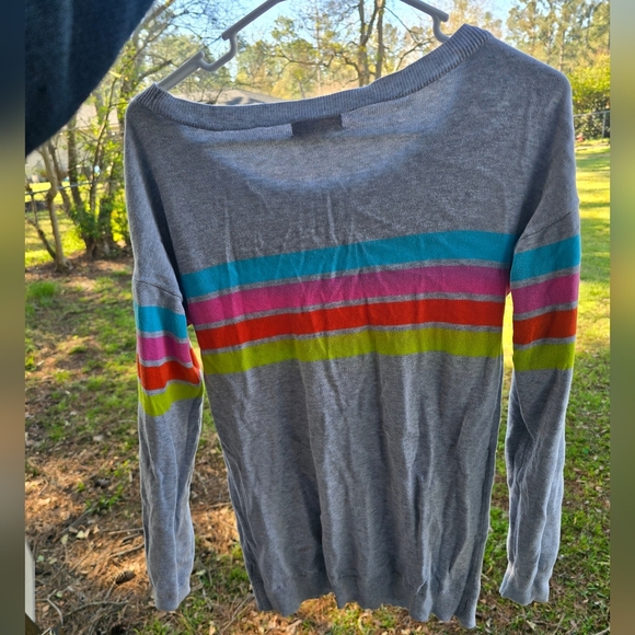 Arizona Womens Gray Striped Long Sleeves Round Neck Pullover Sweater Size M - Picture 2 of 3